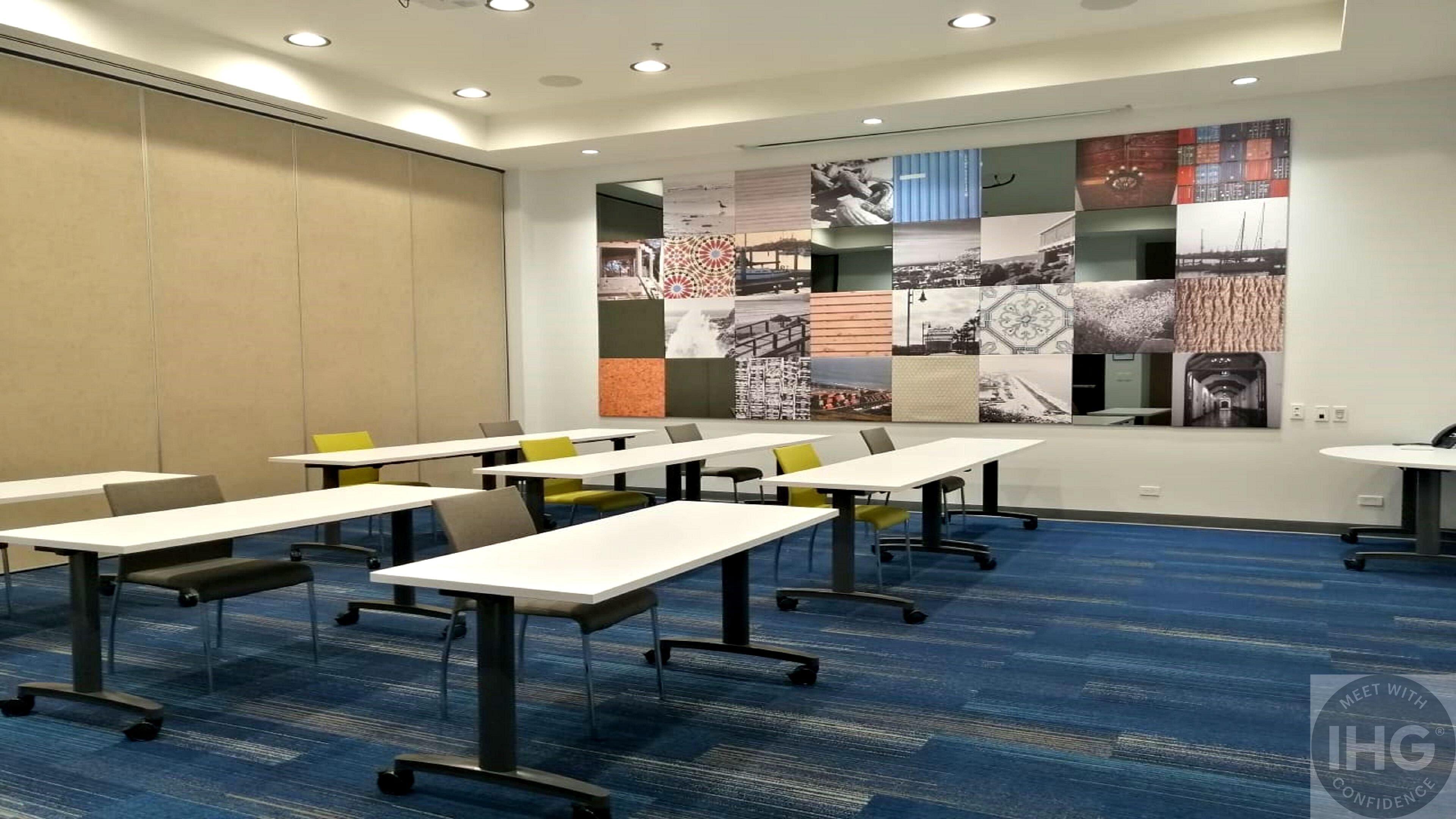 恩塞纳达中心智选假日套房酒店 恩塞纳达港 外观 照片